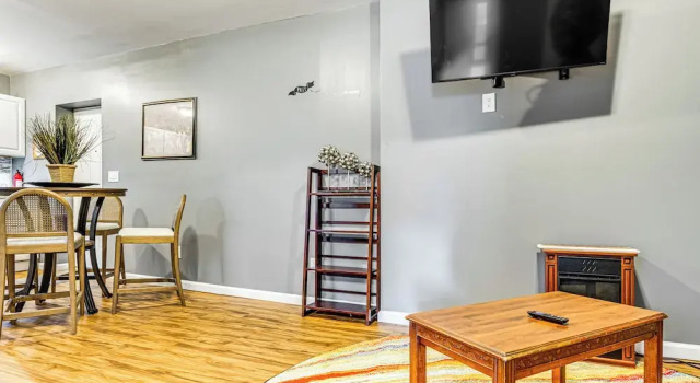4 Mi to Dtwn Indianapolis: Quiet Apartment w/ Yard, Prenota Appartamento Hotel a Indiana con parcheggio, Parcheggio