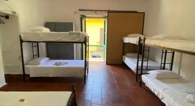 Кровать в общем номере La Mansion Hostel