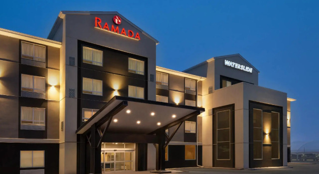 Четырёхместный люкс c 1 комнатой Canalta Hotel Airdrie