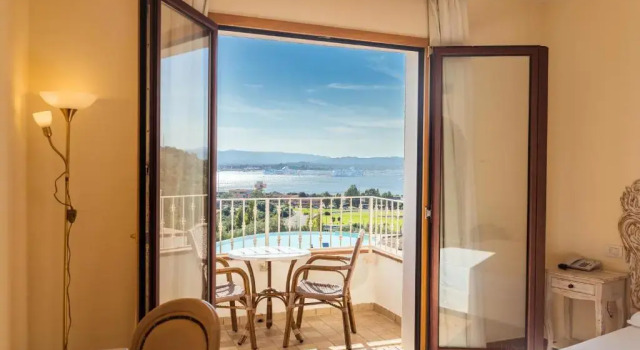 Двухместный номер Superior с балконом и с видом на бассейн Hotel dP Olbia - Sardinia