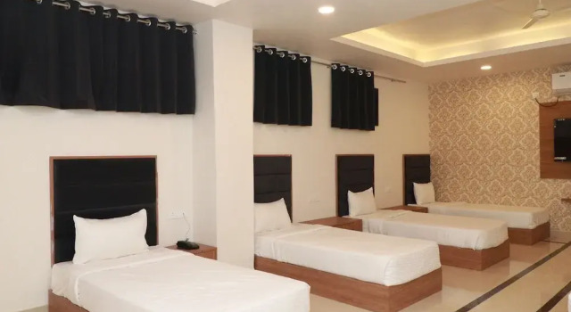 7 Vachan Lawns And Banquet