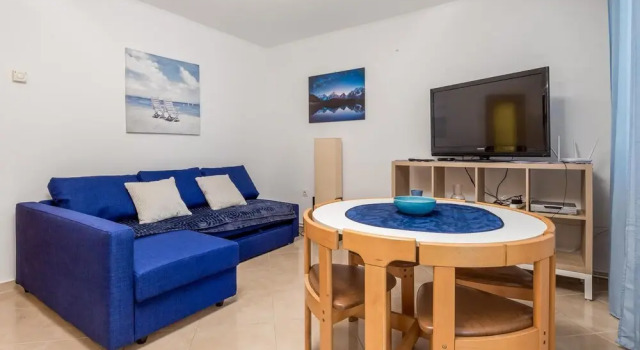 Awesome Apartment in Barbat With Outdoor Swimming Pool, Wifi and 1 Bedrooms, Prenota Appartamento Hotel a Isole Quarnerine con piscina, Piscina