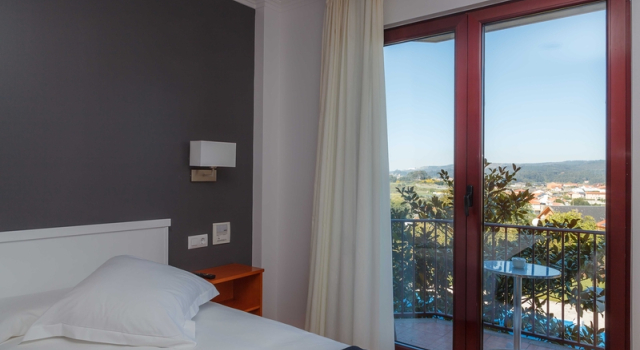 Двухместный номер Standard с балконом Hotel Lombiña