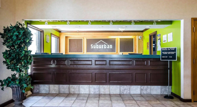 Clarion Inn & Suites Evansville Eastland Area, Забронировать Отель Эвансвилл Индиана