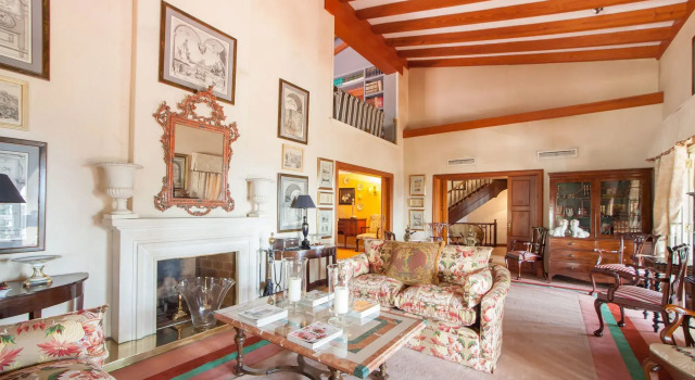 Villa Parisien, Book Villa  
