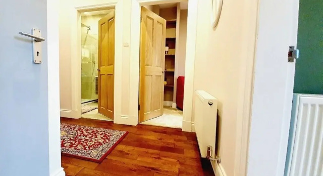 Unwind in a Bright Airy Victorian Apartment in West End!