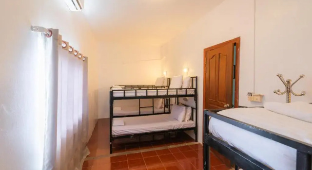 Кровать в общем номере Five Rose Siem Reap Hostel