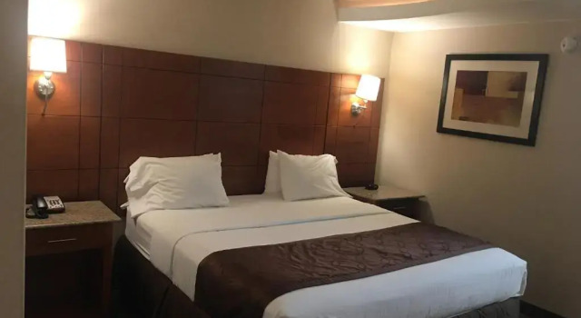 Двухместный номер Ramada by Wyndham Rockville Centre