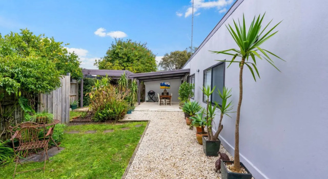 Sunset Beach Shack on Surf, Book Hotel Inverloch 