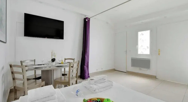 Charming Studio for 2 - Near Voltaire & 11th Arr. Town Hall, Paris, Забронировать Апарт-отель Отели Парижа с парковкой, рядом с Quinze-Vingts Eye Hospital, Парковка