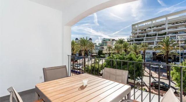 Апартаменты by RIVA - Beautiful 1 Bedroom Chic Apartment in Banus Gardens