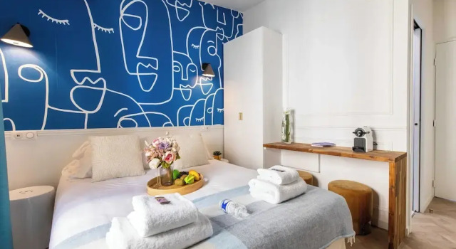 Charming Private Room in Pigalle, Забронировать Дом для отпуска Виллы Парижа, рядом с Гран Бульвар, Вилла