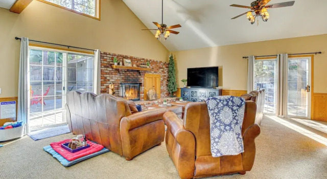 Family-friendly Home w/ Hot Tub in Big Bear!, Забронировать Дом для отпуска Биг-Бэар-Сити San Bernardino Mountains