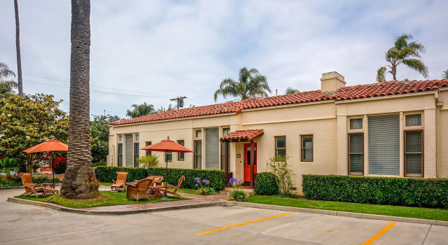 Harbor House Inn