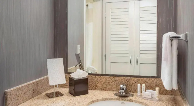 Четырёхместный номер Standard Courtyard Newark Liberty International Airport