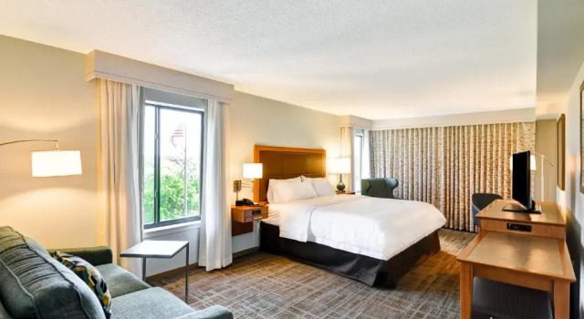 Номер Standard с видом на поле для гольфа Hampton Inn Boca Raton