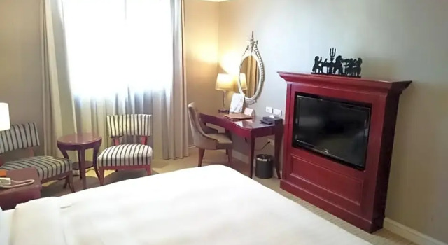 Номер Deluxe MRT Hotel