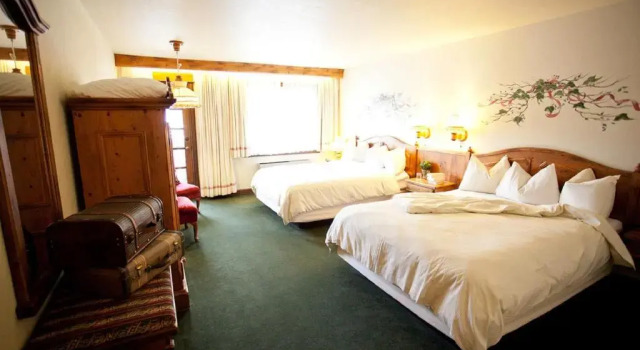 Четырёхместный номер Standard Enzian Inn