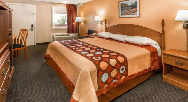Четырёхместный номер Standard Knights Inn Crawfordsville