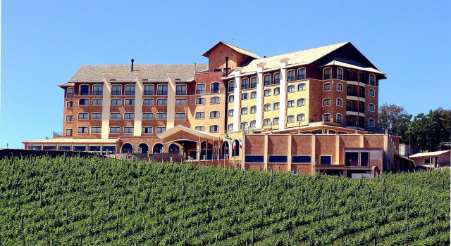Spa do Vinho Condomínio Vitivinícola, Забронировать Курортный отель Бенту-Гонсалвис Serra Gaucha, рядом с Винодельня Miolo