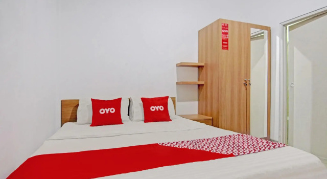 OYO 90432 Family Residence, Забронировать Отель Сетиабуди Джакарта, рядом с Бендунган Хилир
