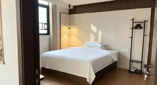 Люкс Premium с 3 комнатами Floral Hotel·Chenwai · Lu Hotel (Chaozhou People's Square Branch)