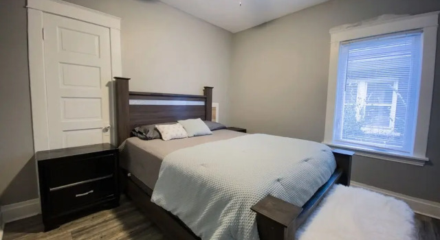 The LaSalle- With Private Yard & Parking, Buchen Sie Hotel Niagara Falls 