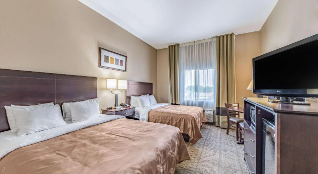 Четырёхместный номер Standard Quality Inn West Plano