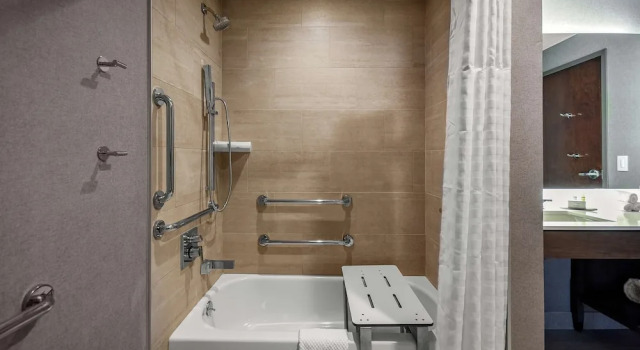 Двухместный номер Premium Embassy Suites by Hilton Jonesboro Red Wolf Convention Center