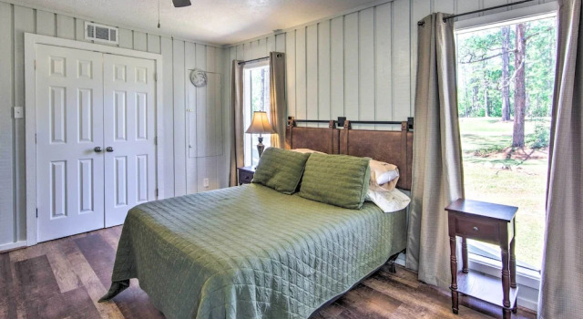 Brookeland Resort Cabin w/ Golf + Lake Access, Réserver Complexe hôtelier Brookeland Texas