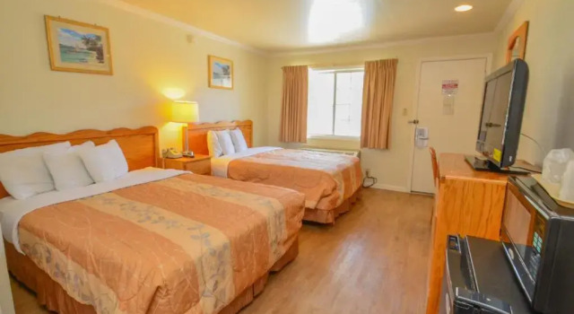 Четырёхместный номер Standard Bay Front Inn