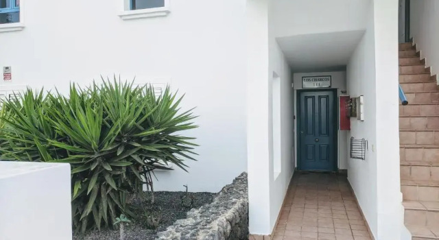 Апартаменты Ground floor apartment suite with private garden, Los Charcos