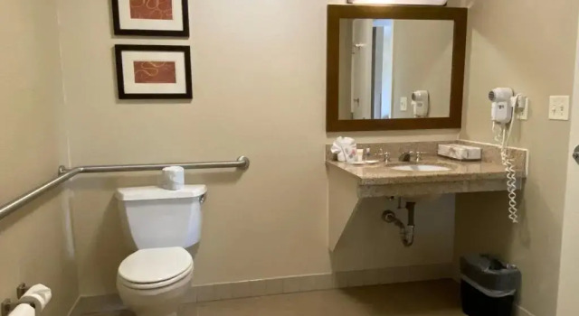 Номер Standard Comfort Suites Coralville I-80
