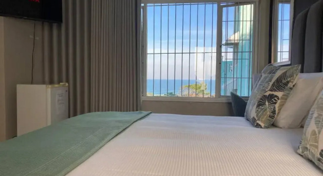 Вилла Standard Ocean Rocks Villa, Umhlanga