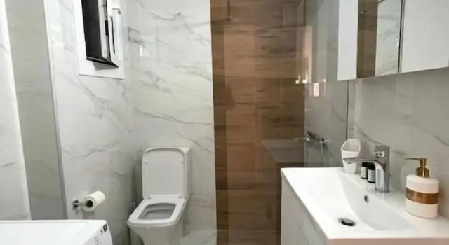 Апартаменты Vibrant City Oasis 2BR near Metaxourgeio