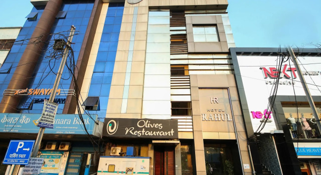 OYO 13063 Hotel Rahul, Забронировать Отель Отели Джабалпур с парковкой, Парковка