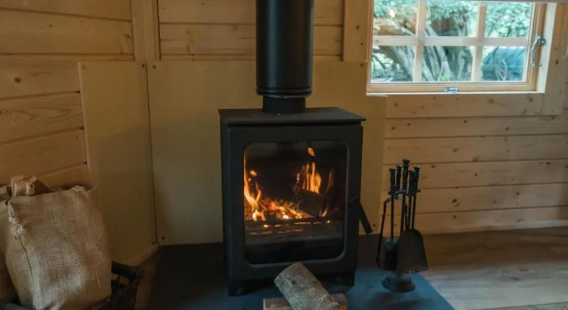 Hobbit Cabin for 2 - Outdoor Bath / Wood Burner, Забронировать Дом для отпуска Коттеджи Ланаркшир, Коттедж