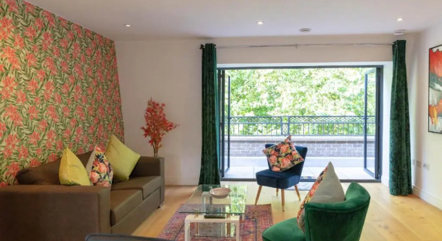 City Centre Penthouse with Terrace 5 mins walk to Colleges & Sleeps 6, Забронировать Отель Кембридж Великобритания, рядом с Botanic Garden Cambridge