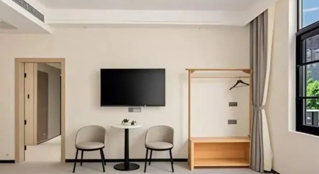 Семейный люкс с видом на горы Yintianju Panoramic Light Luxury Hotel (Xingping Ancient Town)