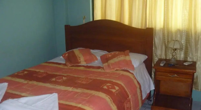 Hostal los Delfines, Boek Hotel Puerto Villamil 