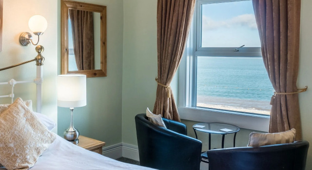 The Grafton Guest House, Забронировать Гостевой дом Отели Лландидно с парковкой, рядом с Плавательный центр Лландадно, Парковка