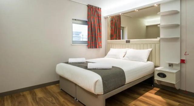 Двухместный номер для людей с ограниченными возможностями Point A Hotel London Canary Wharf