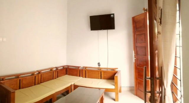 Adikarta Guesthouse Janti, Book Pension Hoteller i Banguntapan med parkering, Parkering