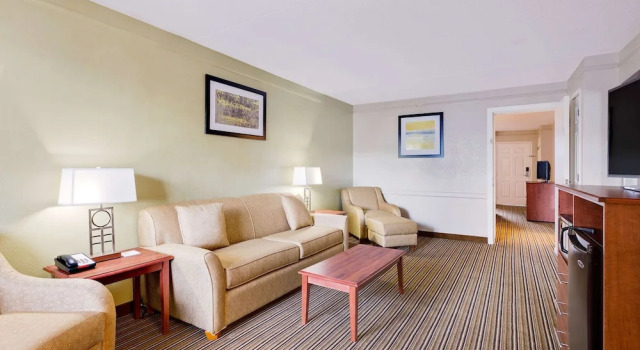 Двухместный люкс Baymont by Wyndham Jacksonville Orange Park