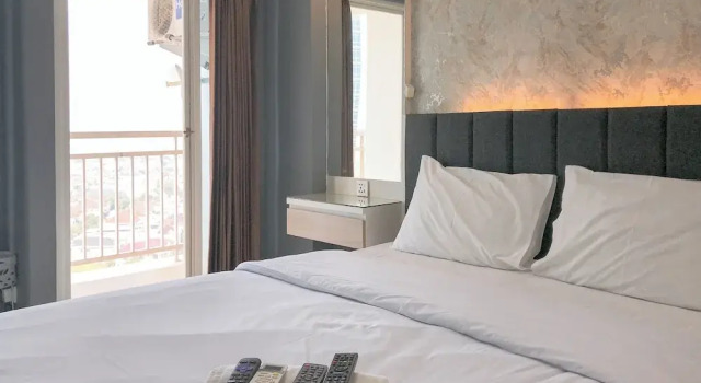 Wonderful And Modern Studio At Orchard Supermall Mansion Apartment, Book Apartment Hotels in East Java with a Pool, Swimming Pool