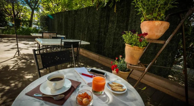 Трёхместный номер Standard Hôtel Ulysse Montpellier Centre