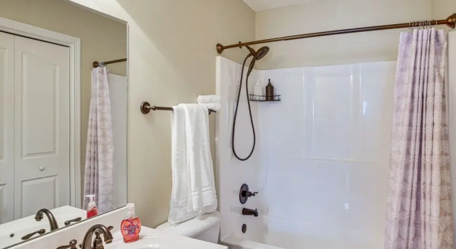 Коттедж Large Clarksville Family Home ~ 4 Mi to Speedway!