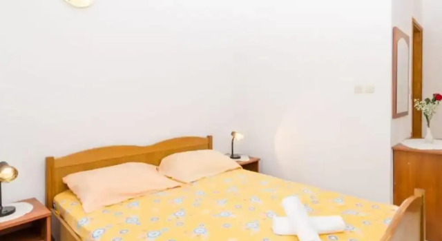 Guest House Sobra 38, Забронировать Гостевой дом Собра Остров Мльет, рядом с Частный Пляж «Апартментс Ядранка Мльет»