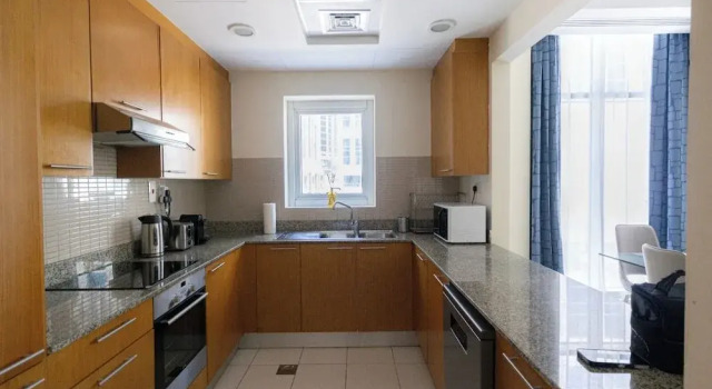 Апартаменты Large Modern 1-Bedroom in Bay Square 9