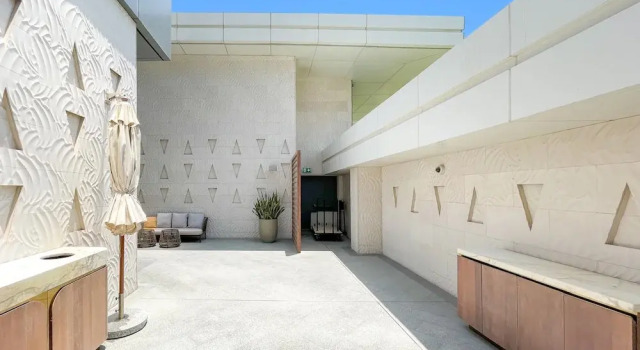 bnbme | The Palm Tower | STUDIO